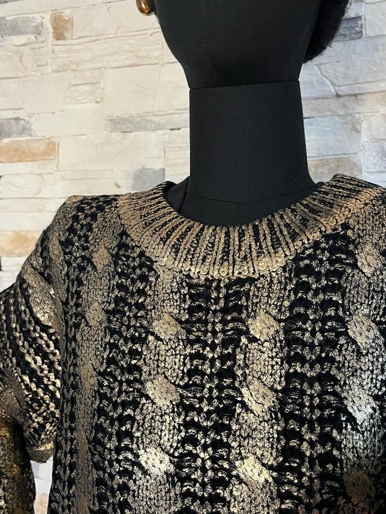 Maglione nero lavorazione oro