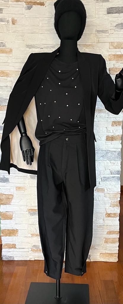 T shirt nera con brillanti