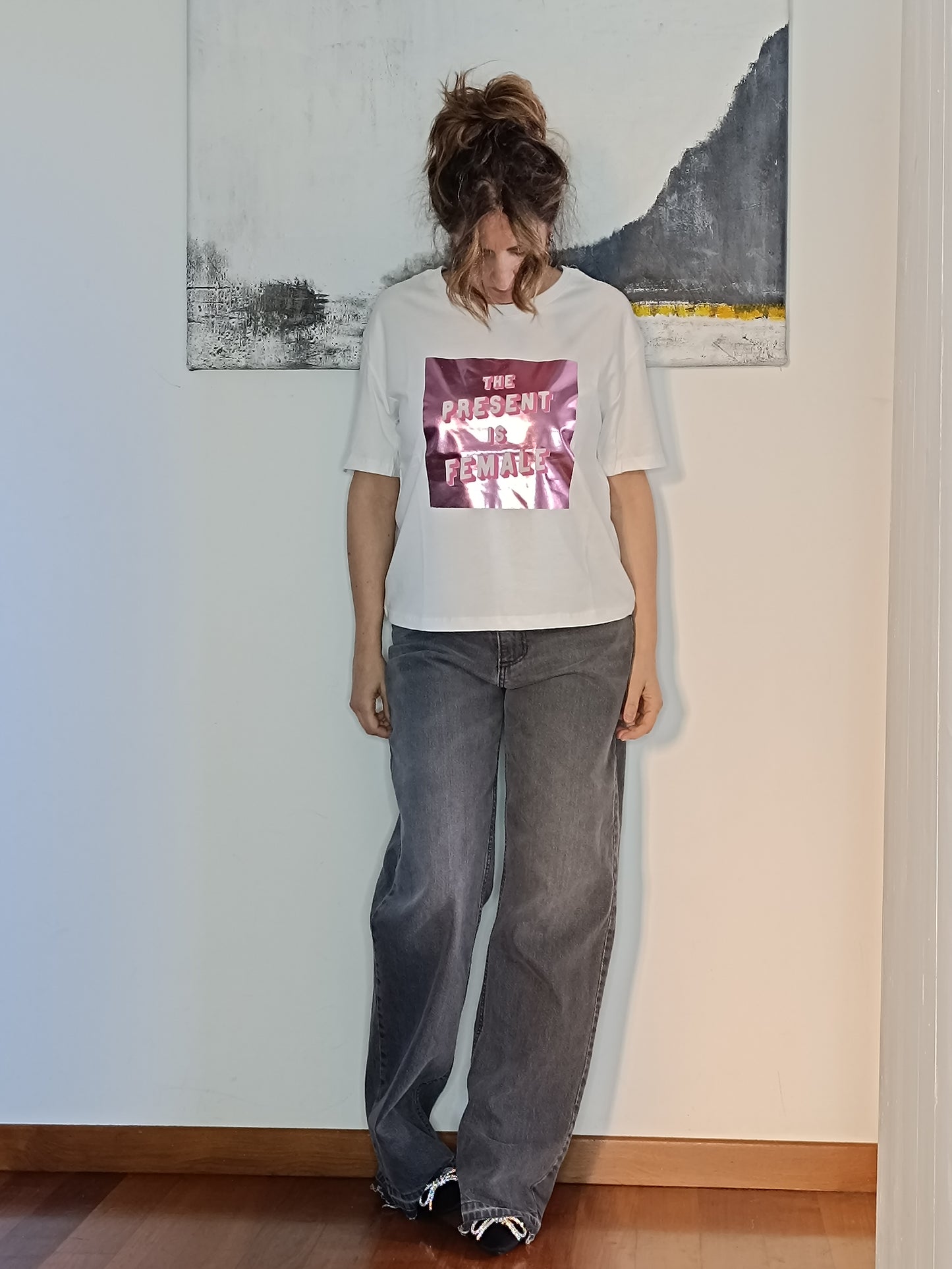 T-Shirt Bianca scritta rosa irridescente